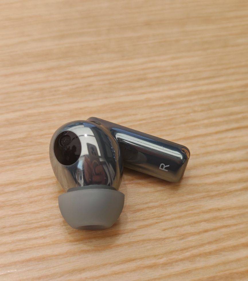 耳机近在咫尺的人声都能屏蔽爱游戏ayx华为的旗舰降噪